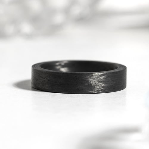 Leicht abgerundeter Carbonring Sammu
