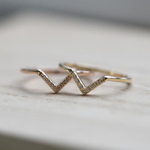 Goldener Ring mit Diamanten Bebeha