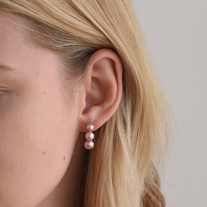 Silberne Hängeohrringe mit lavendelfarbenen Perlen Arielle