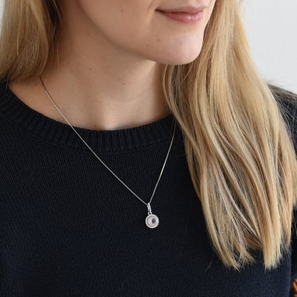 Silberne Halo-Anhänger mit Rosenquarz Atia