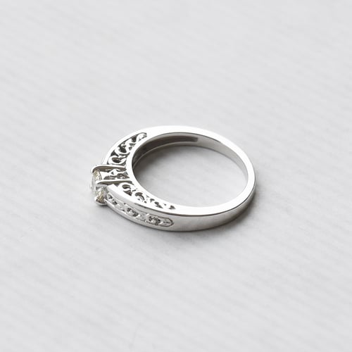Vintage Verlobungsring mit Diamant Lerien