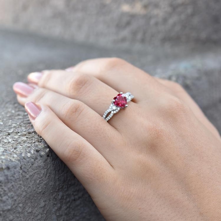 Ring aus Silber mit Rubin in Herzform Phobeus 32385