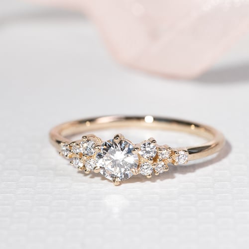 Romantischer Verlobungsring mit Diamanten Donell