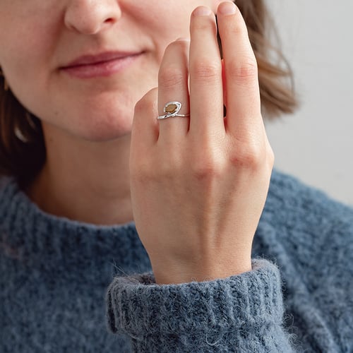 Atypischer Goldring mit Salt and Pepper Diamant in Marquise Form Tulio