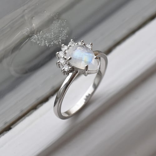 Verlobungsring mit Mondstein und Diamanten Namir