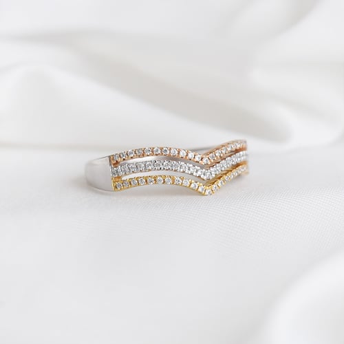 Dreifacher Ring in V-Form mit Lab Grown Diamanten Saija