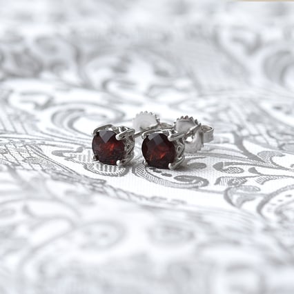 Silberohrringe mit Granaten Drary