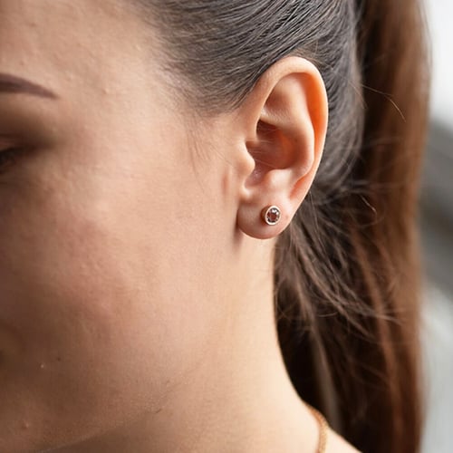 Wunderschöne Ohrstecker mit Zargenfassung Morganit Wetty