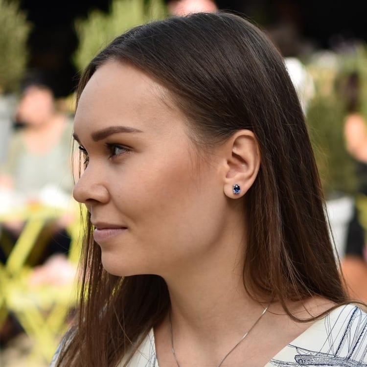 Silberne Ohrringe mit blauen Saphiren Jula 4619