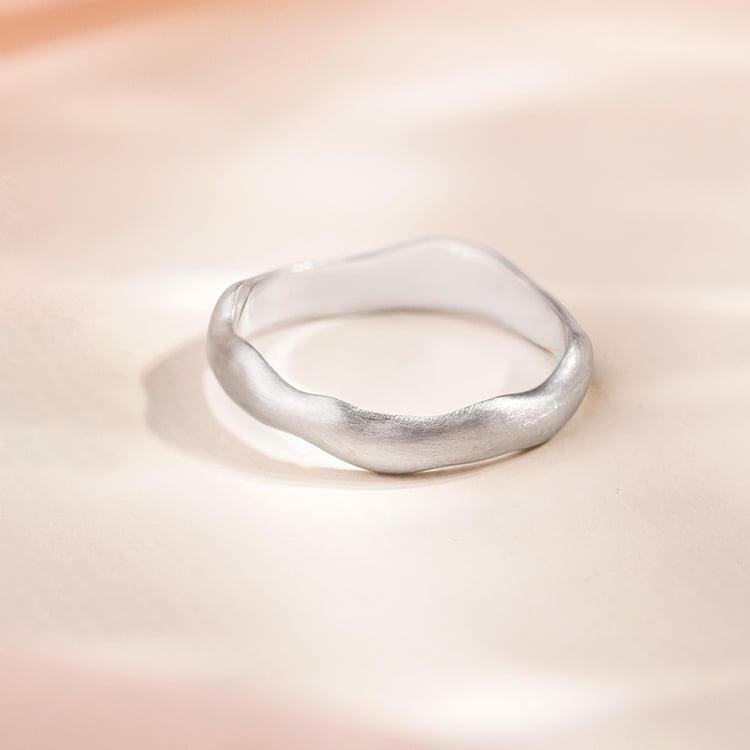 Glänzende Eheringe aus Gold 157081