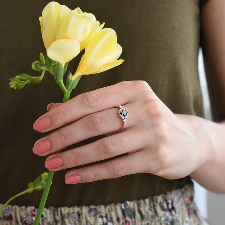 Perfekter Ring mit schwarzem Diamanten und Moissaniten Medrie 82400