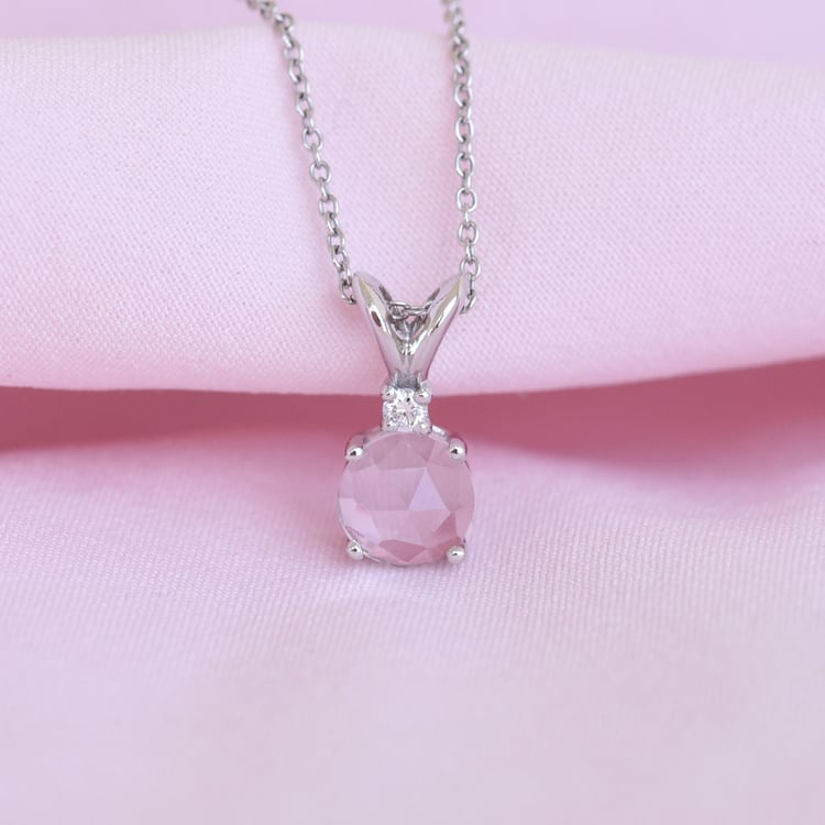 Goldener Anhänger mit Rosenquarz und Diamant Timotei 80513