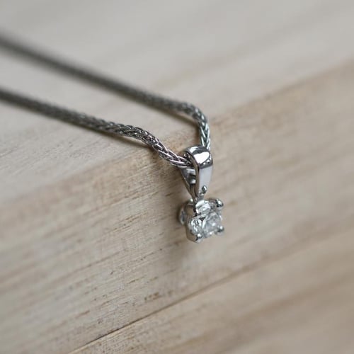 Anhänger aus Platin mit Diamant Semtte