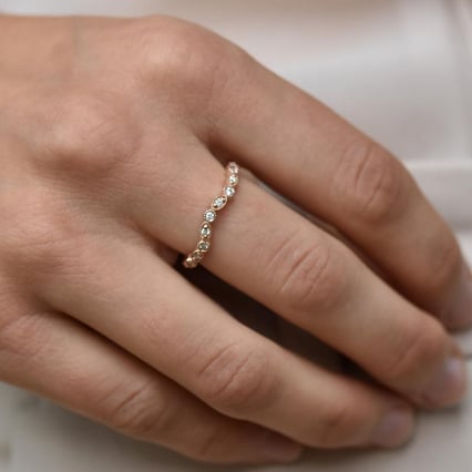 Goldener Memoire Ring mit Diamanten Lorava