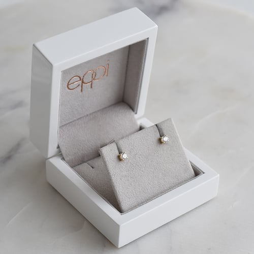 Silberne Ohrstecker mit Lab Grown Diamanten und Auswahl des Karatgewichtes Roth