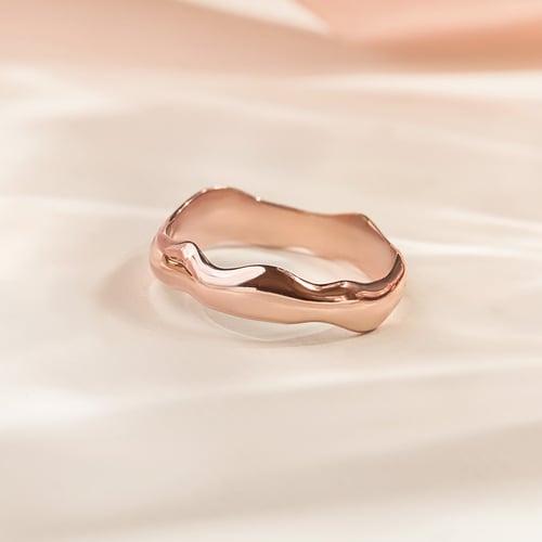 Glänzende Eheringe aus Gold Parnell