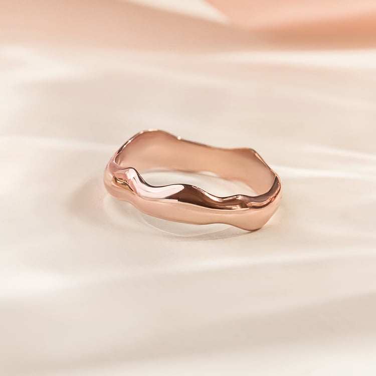 Glänzende Eheringe aus Gold 156325