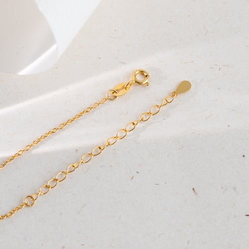 Silberarmband mit geschnitztem Anhänger mit der Figur des Kleinen Prinzen