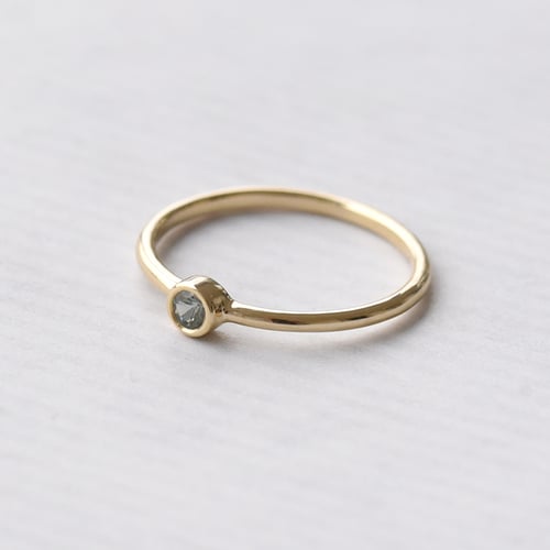 Minimalistischer Goldring mit grünem Saphir Emilien