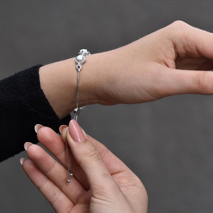 Elegantes silbernes Armband mit weißen Opalen Leobotes 31930