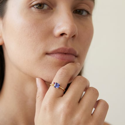 Scheidungsring mit einem Asscher Tansaniten, Padparadscha-Saphir, Rubin und Diamant Dennis