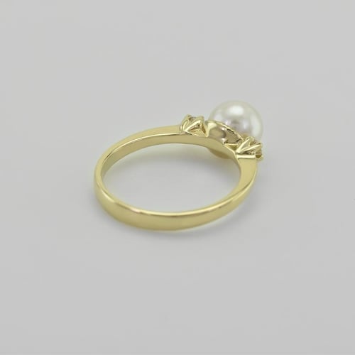 Goldring mit Perlen umgeben von Diamanten Nivrutti