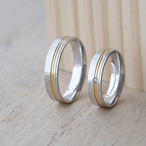 Matte zweifarbige Eheringe mit Rille und Diamanten Nicolass