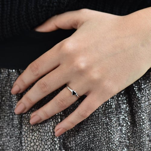 Ring mit schwarzem trillion Diamant Valla