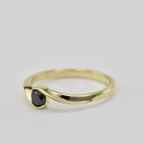 Ring mit schwarzem Diamant Yadu