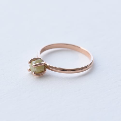 Goldring mit ungeschliffenen Diamant in gelb Nemy