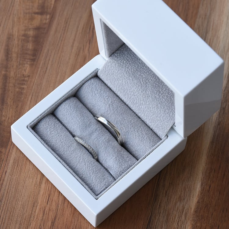 Unregelmäßige goldene Trauringe mit Diamanten Rahab 71643