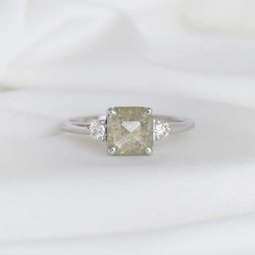 Ring mit einem Salt and Pepper Diamanten Mahmud