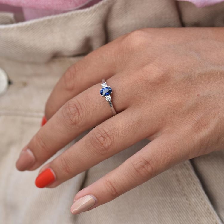 Ring mit Saphir 17719