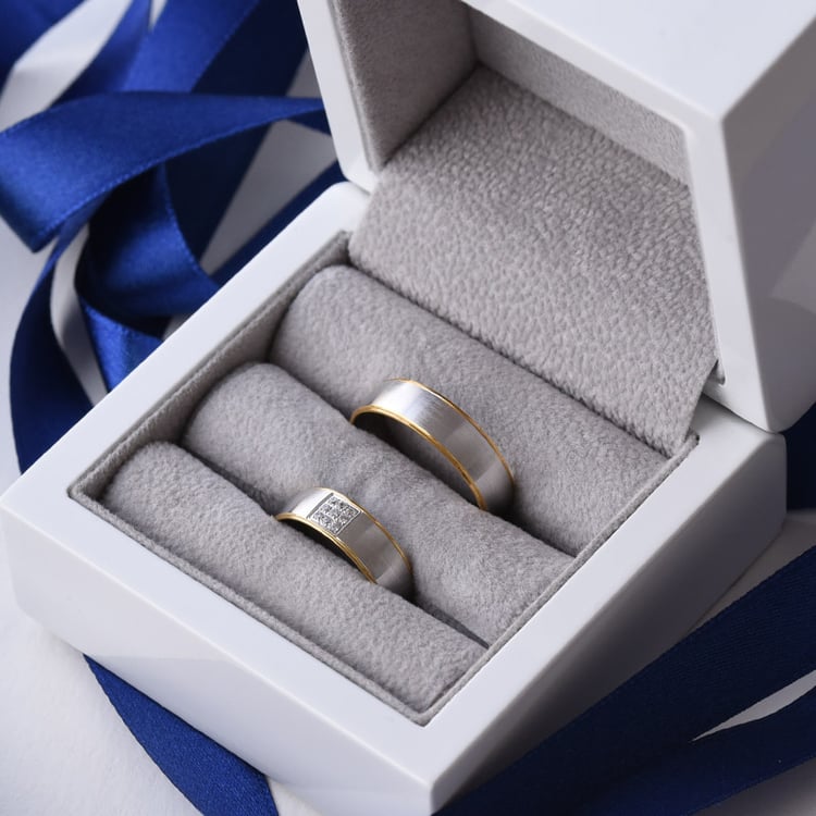 Goldene Eheringe mit Diamanten Audo 75978