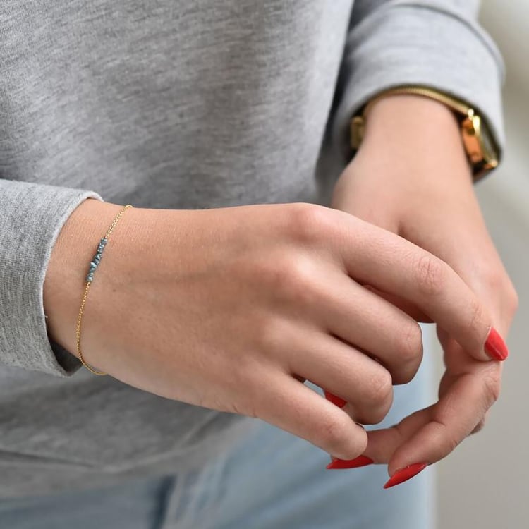 Goldarmand mit blauen ungeschnittenen Diamanten Wiul 42601