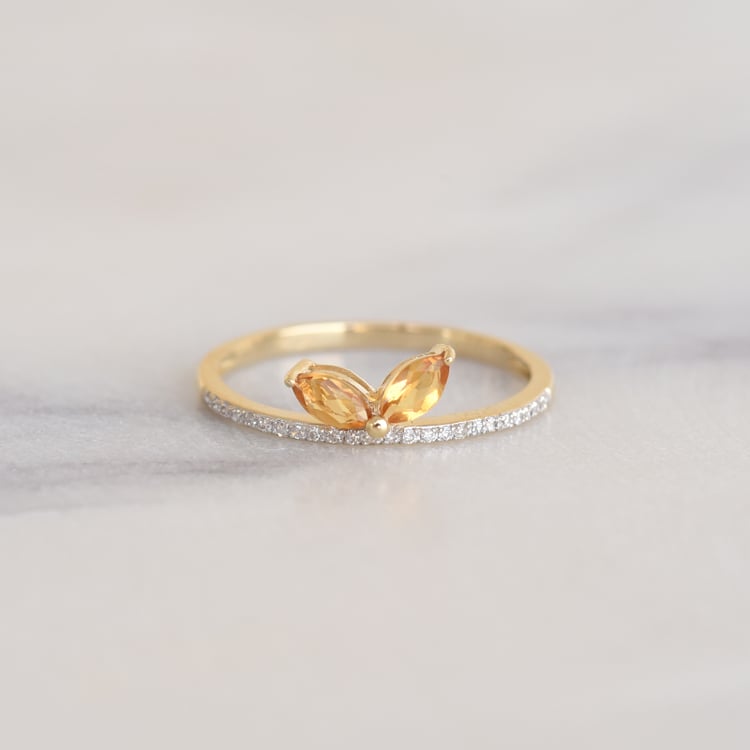 Origineller goldener Ring mit Citrinen in Schleifenform Carmen 86620