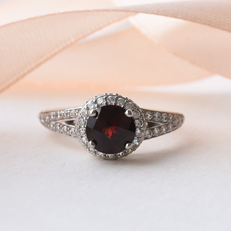 Silberner Ring mit Granat und Zirkonia Alyf 78412