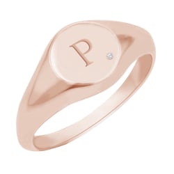 Ring mit einem Diamanten und eingraviertem Buchstaben Khloe
