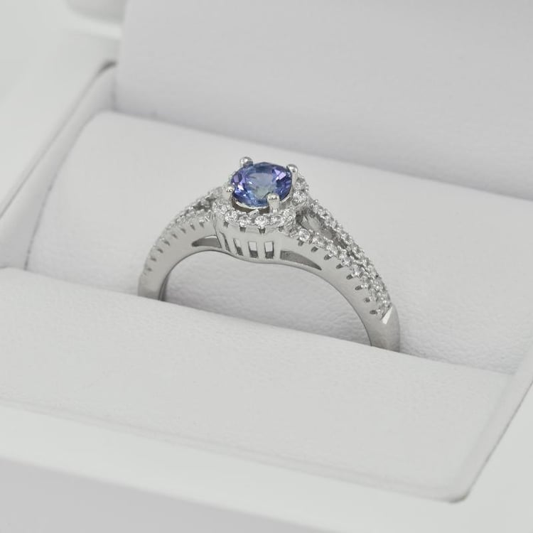 Silberner Ring mit Tansanit und Zirkonia Irdai 21164