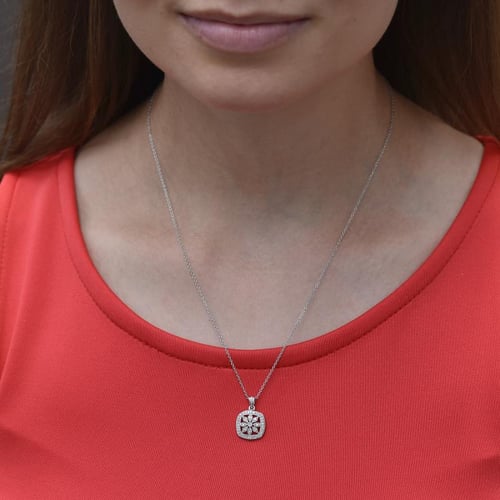 Schmuckset voller Blumen und Diamanten Lavern