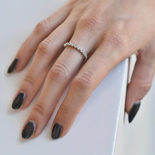 Eheringe aus Eternity-Ring mit Lab Grown Diamanten und einem Komfort-Ring Paloma