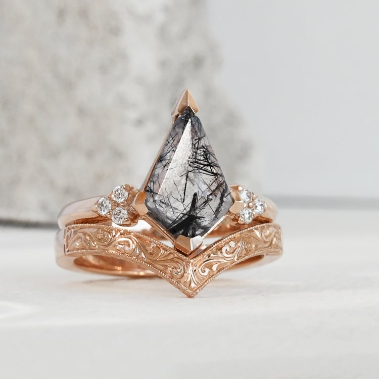 Einzigartiger Ring mit einem Rutilkristall Kettil 121855