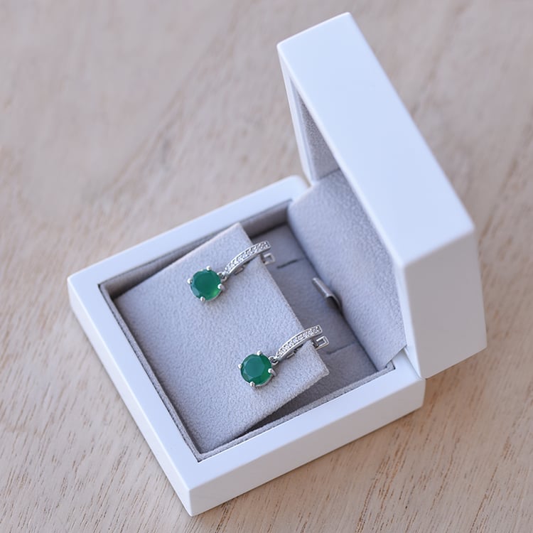 Silberne Hängeohrringe mit grünem Onyx und Zirkonia Claret 60200