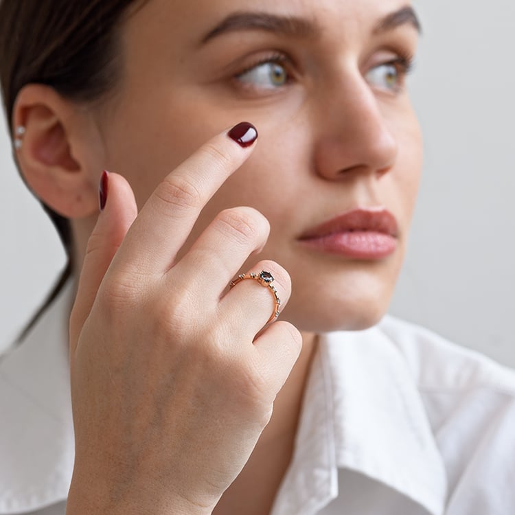Ring mit Alexandrit und seitlichen Salt and Pepper Diamanten Imelda 133347