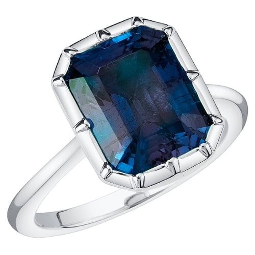 Goldener Ring mit Lab Grown Alexandrit in Emerald Form Moly