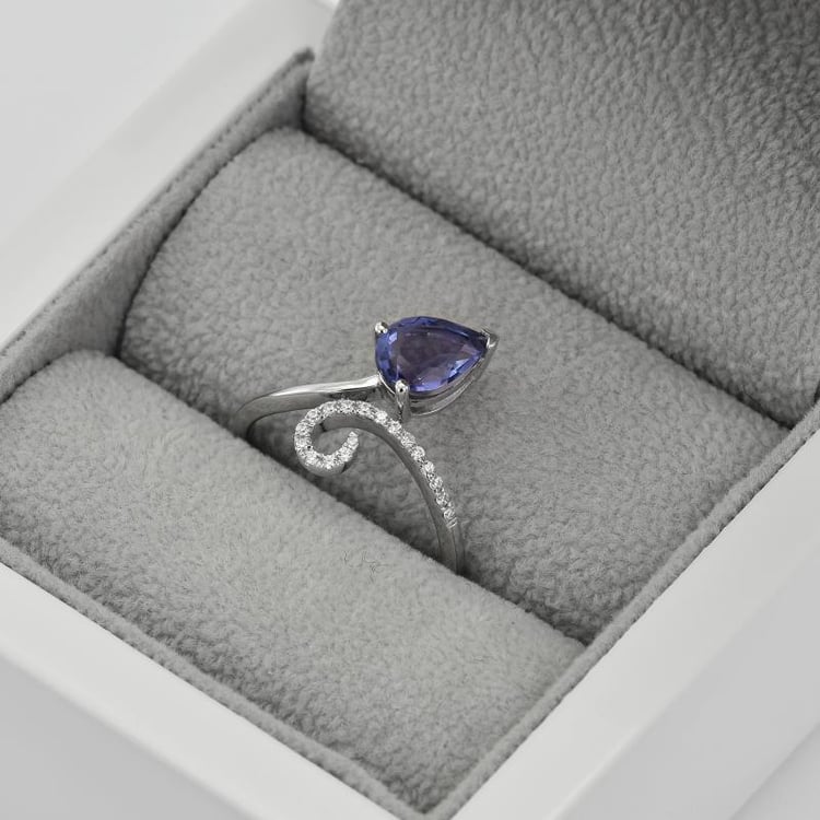 Goldener Ring mit Tansanit-Träne und Diamanten Cael 39142