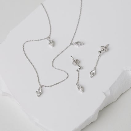 Goldenes Schmuckset mit weißen Topasen Floriane