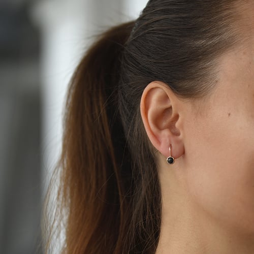 Goldene Hängeohrringe mit schwarzen Diamanten Maumo