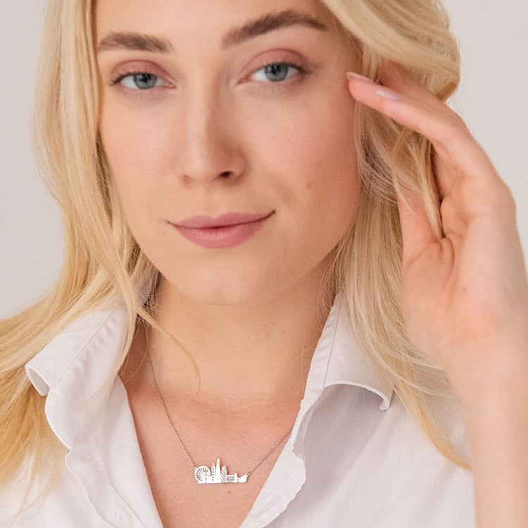 Silberne Kette und Anhänger Stadt London 107119