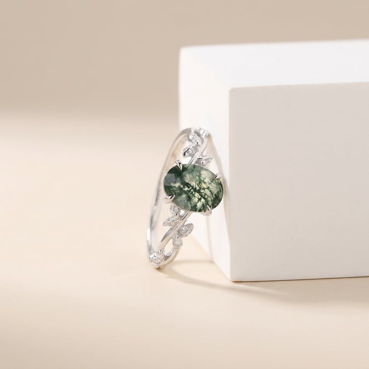 Bezaubernder Ring mit Moosachat und Moissaniten Abdula 170004